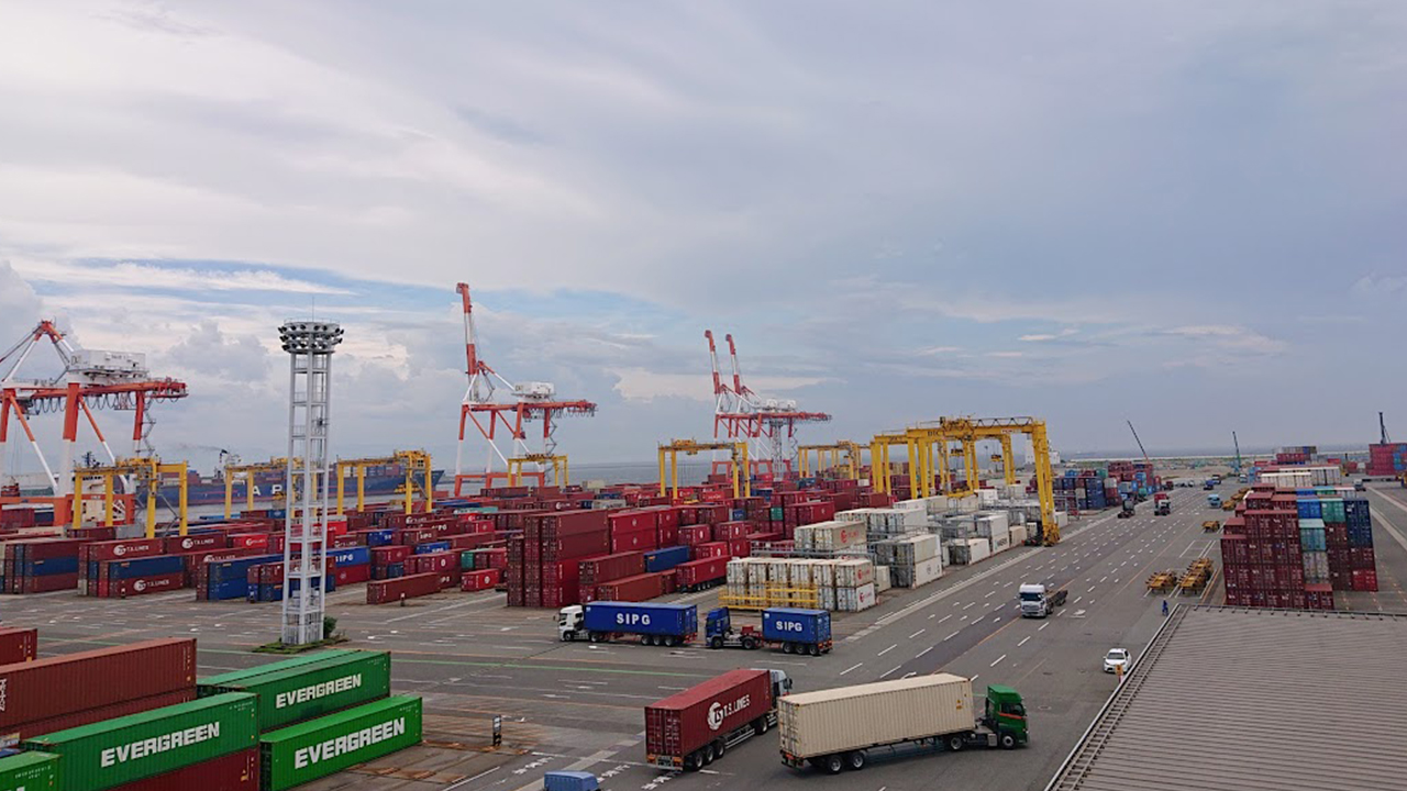 輸出入をする。