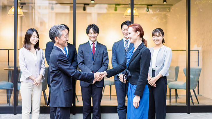 現地パートナーと継続的な関係を築く