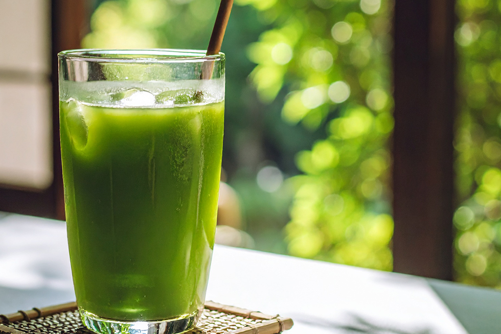 Enjoy Matcha Flavor by Powdered Tea