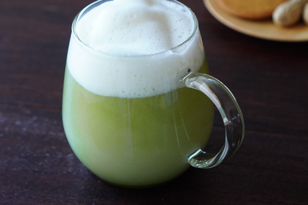 Enjoy Matcha Flavor by Powdered Tea